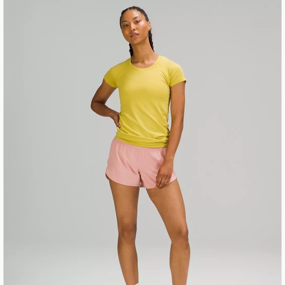 Lululemon Tracker Low-Rise Short 4" Sz 6